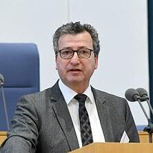 DRB Vorstandsvorsitzender Jens Gnisa bei Rede