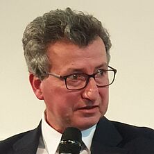 Jens Gnisa auf dem Podium bei "Recht und Europa"